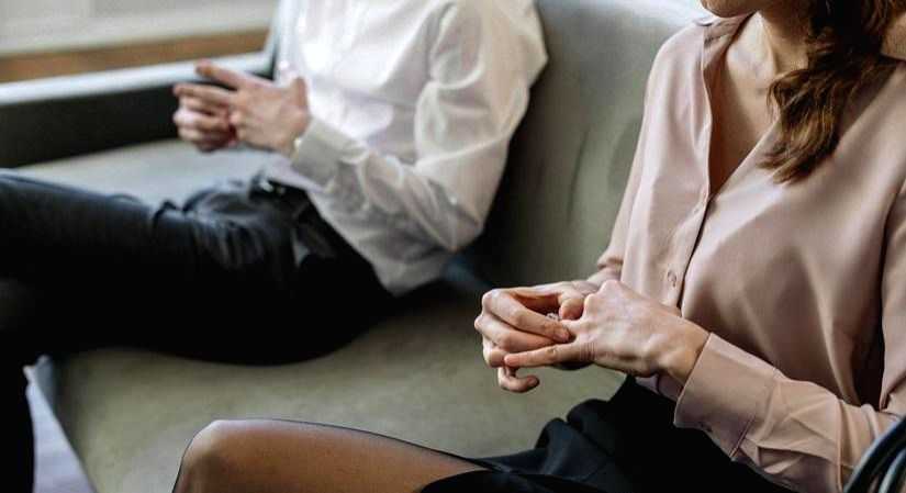 Child Psychology: Navigating the storm of parents' separation - Vimarsana News