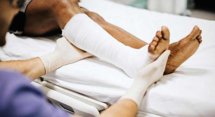 Woman's leg fractured after being hit by a Mercedes in east Delhi - Vimarsana News