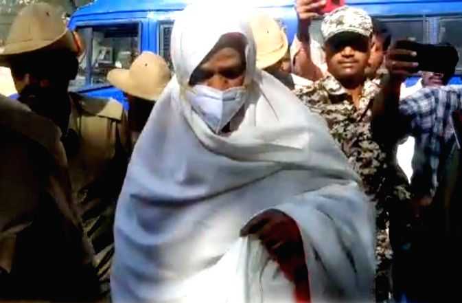 B'luru court issues body warrant against rape-accused Lingayat seer - Vimarsana News