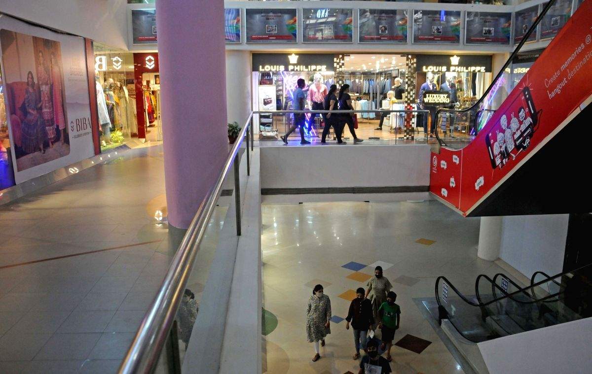 Gurugram admin warns shopkeepers charging exorbitant prices - Vimarsana News