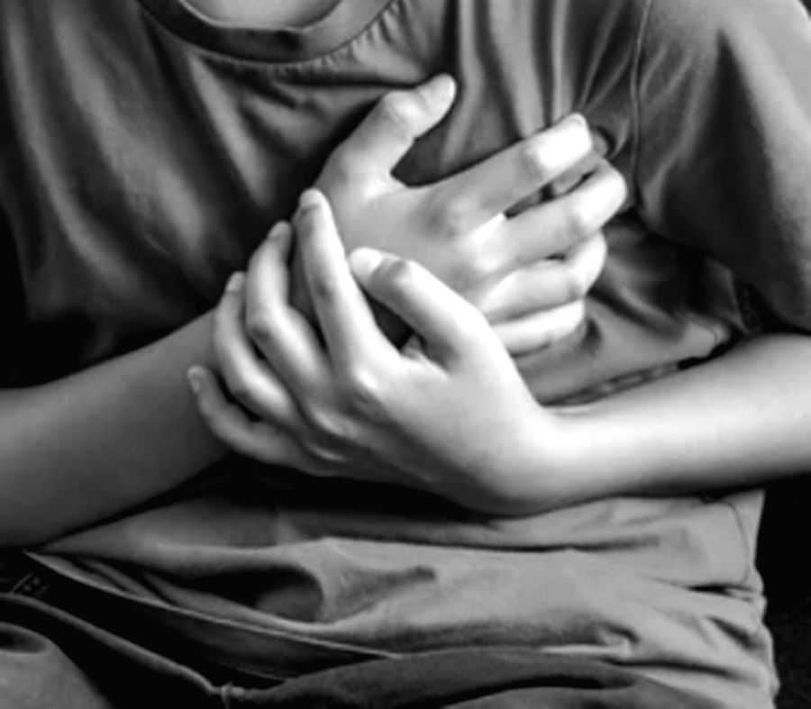 Class 9 student collapses on teacher, dies of suspected heart attack in Jaipur school - Vimarsana News