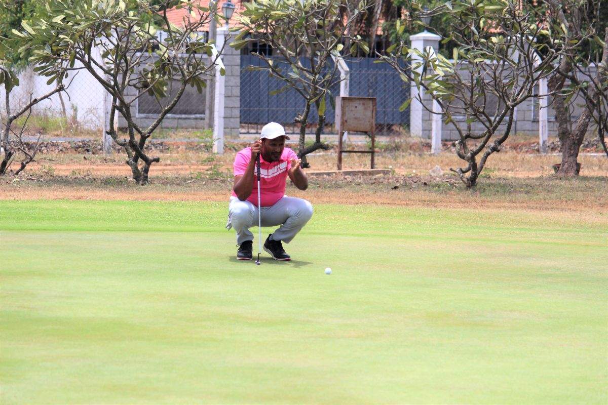 Coimbatore Open golf: Thangaraja shares lead with rookies Saptak Talwar, Aryan Roopa Anand on day one - Vimarsana News