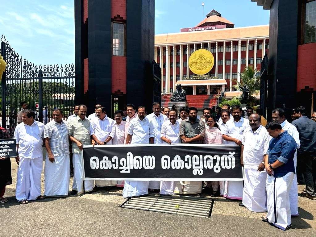 Cong slams Vijayan over Kochi smog, demands CBI probe - Vimarsana News