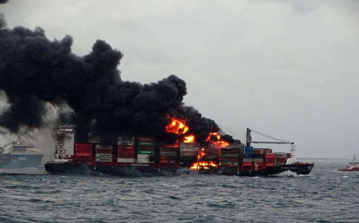 Indian Coast Guard continue to control fire onboard MV X-Press Pearl - Vimarsana News