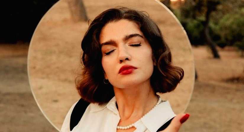 Crack the red lipstick conundrum this bridal season - Vimarsana News