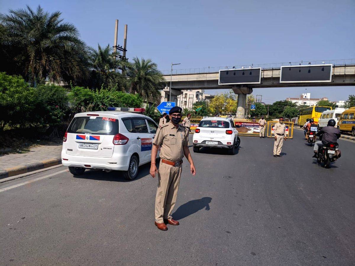 Crackdown on liquor smugglers amid lockdown in Gurugram - Vimarsana News