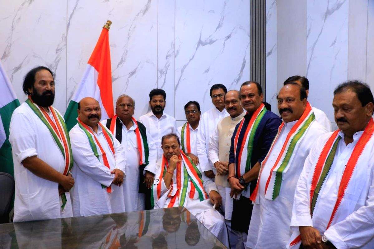 Senior Telangana leader Srinivas denies joining Congress - Vimarsana News