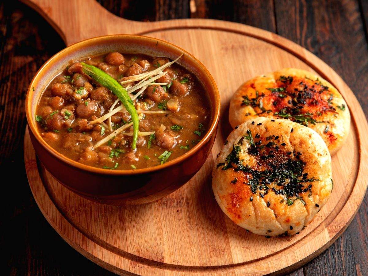 Delhi foodies get a Chaat-and-Chat menu - Vimarsana News