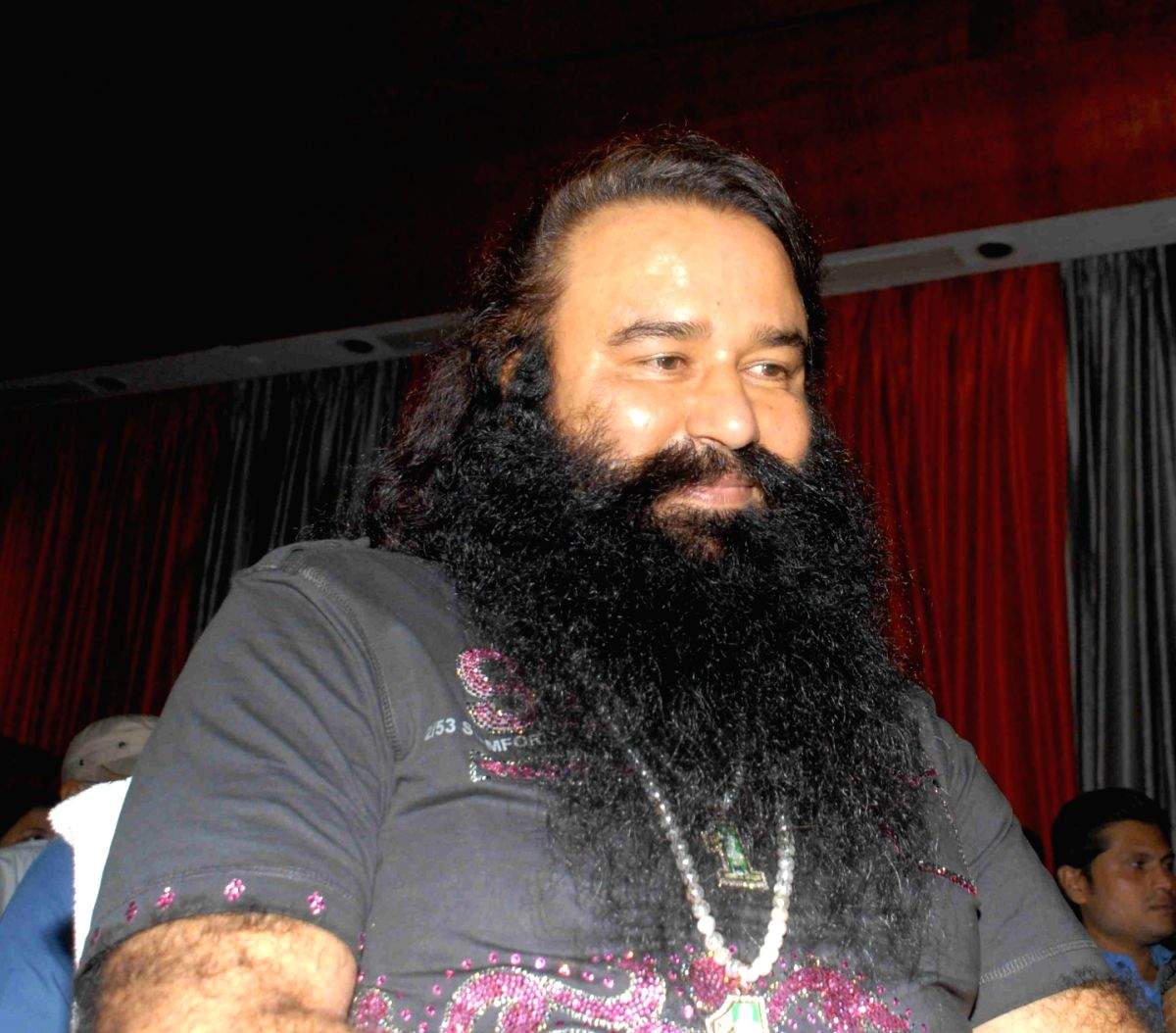 Ram Rahim names Honeypreet as 'Ruhani Didi' - Vimarsana News