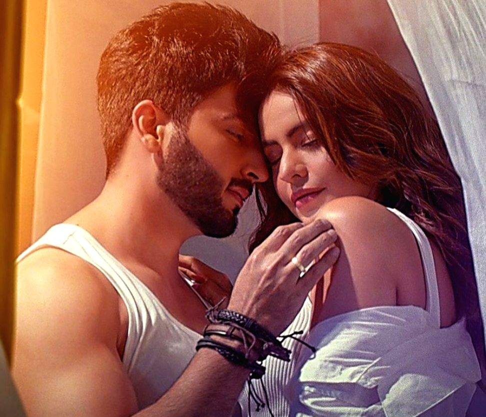 Dheeraj Dhoopar, Aamna Sharif share screen space in 'Aabaad' - Vimarsana News