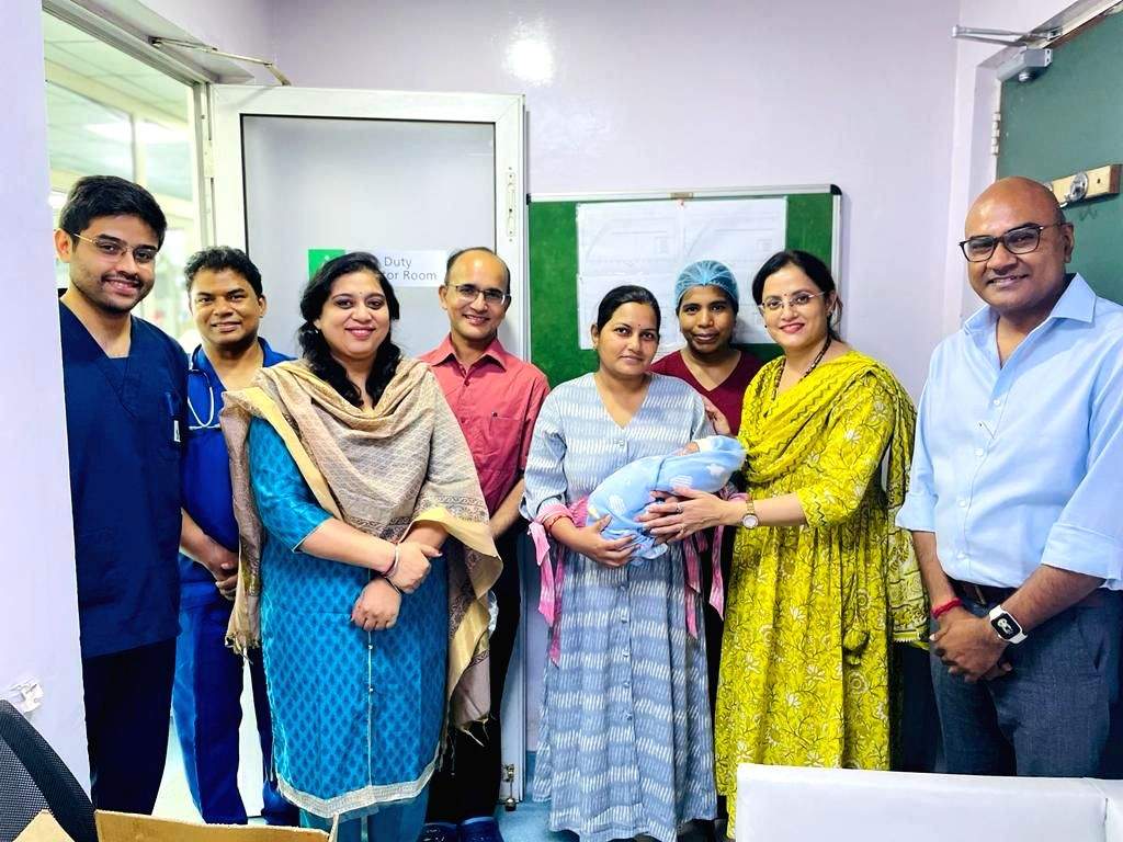 Doctors give new lease of life to 25-week-old baby born weighing 750 gms - Vimarsana News