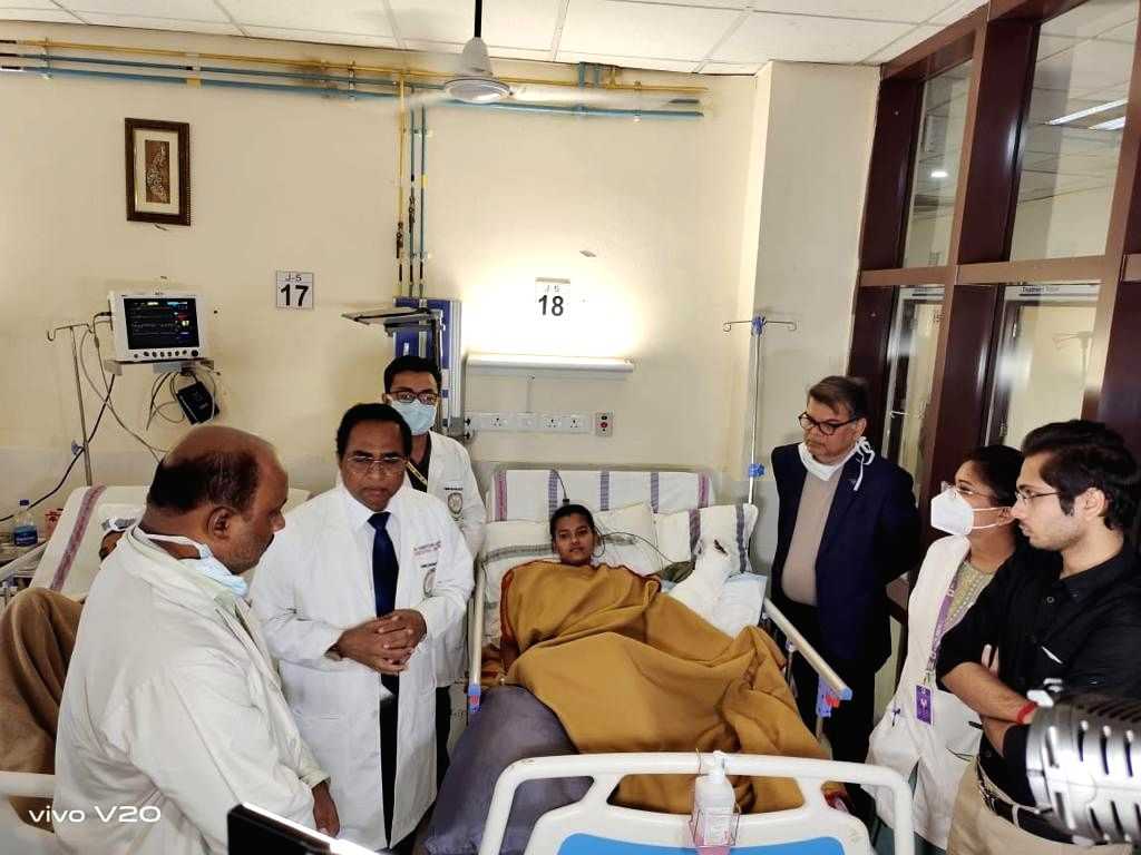 Doctors re-plant completely separated forearm of woman - Vimarsana News