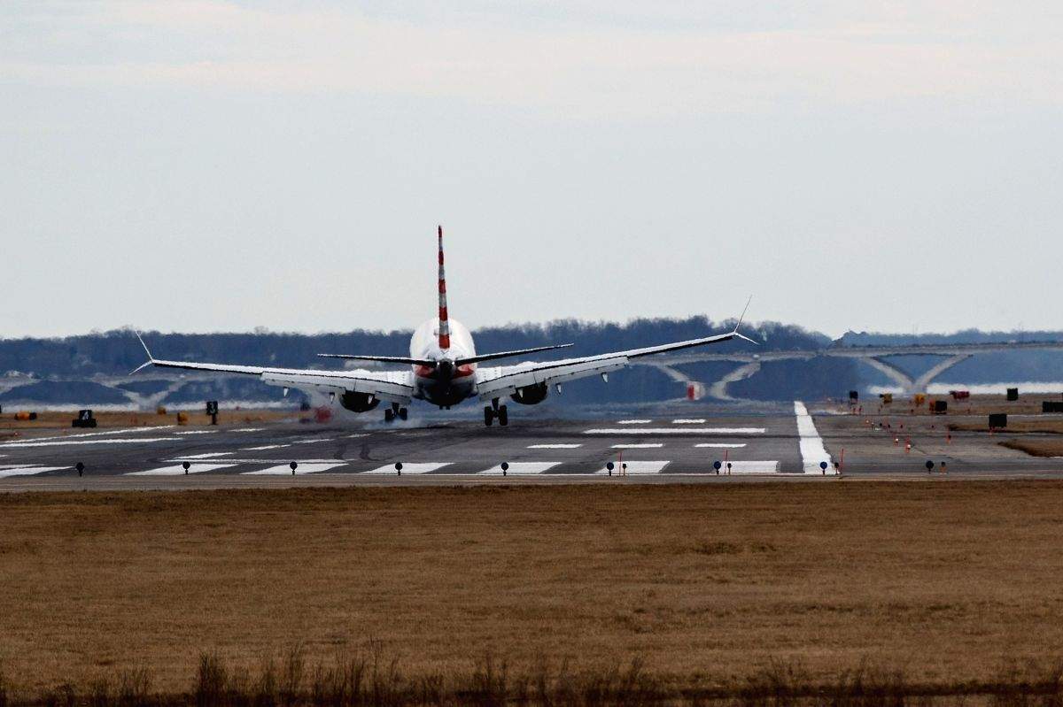 Anti-Poaching: Airlines raise pilots' pay as flyers return - Vimarsana News
