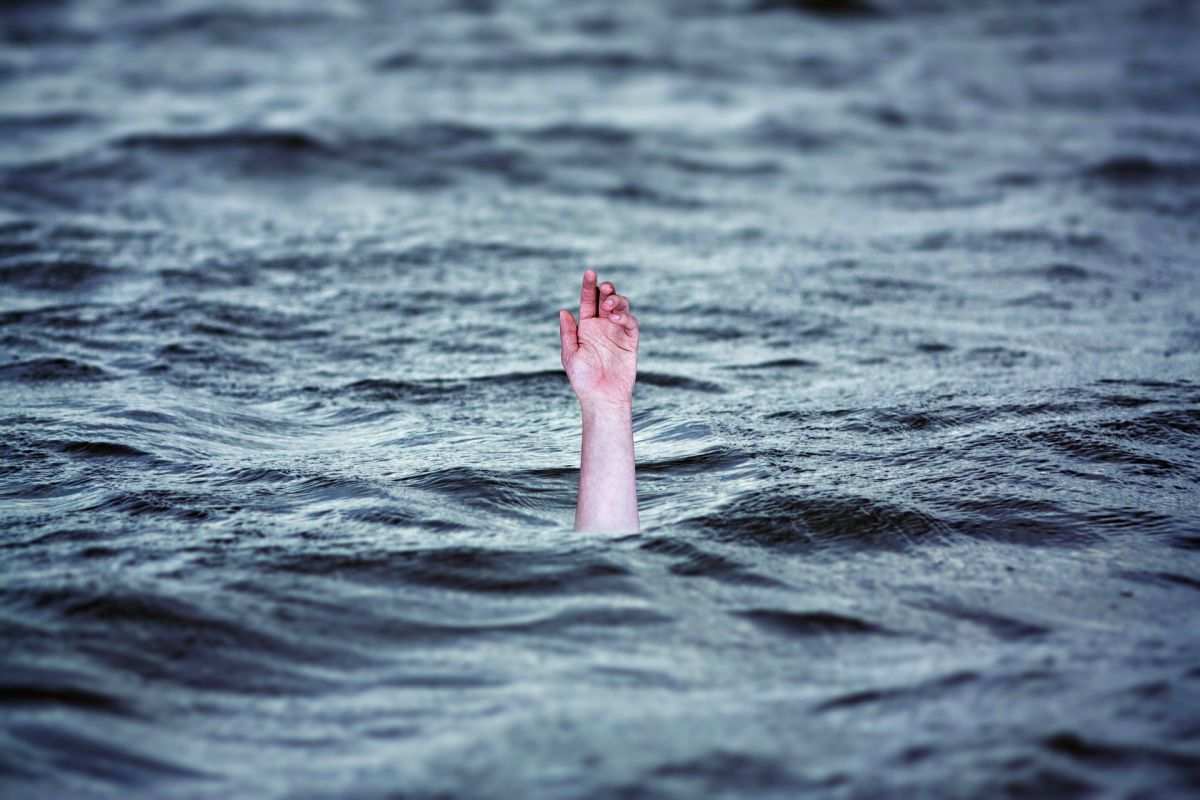 Two tourists from TN drown in sea at Thiruvananthapuram - Vimarsana News
