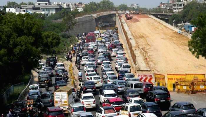 Delhi, Noida commuters keep crawling as Ashram flyover shut for 45 days - Vimarsana News