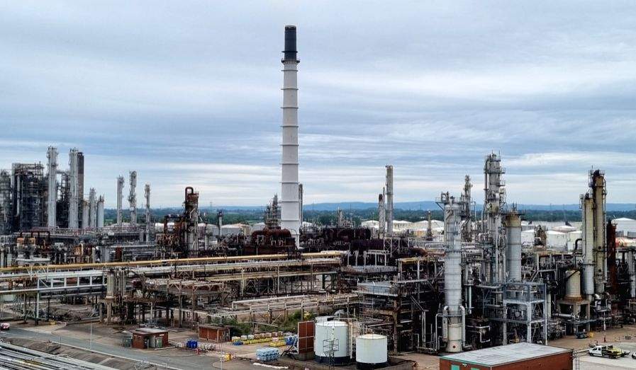 Essar Oil UK to expand fuel distribution into South East following agreement with Oikos Storage - Vimarsana News