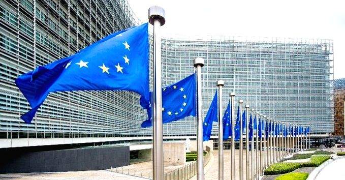 EU-Poland legal row: Commission vows 'swift' response to Warsaw