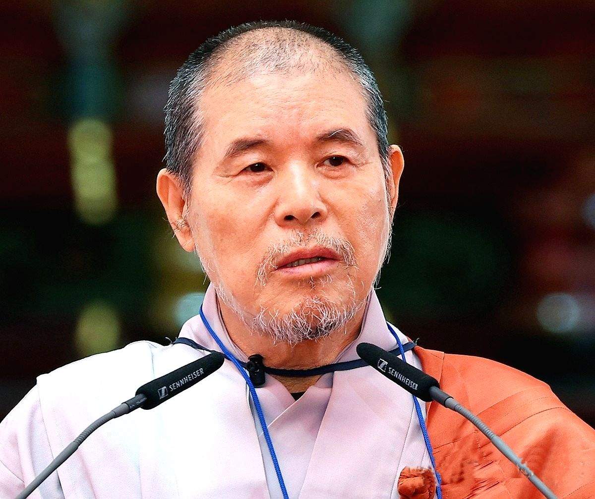Ex-leader of S.Korea's largest Buddhist sect self immolates - Vimarsana News