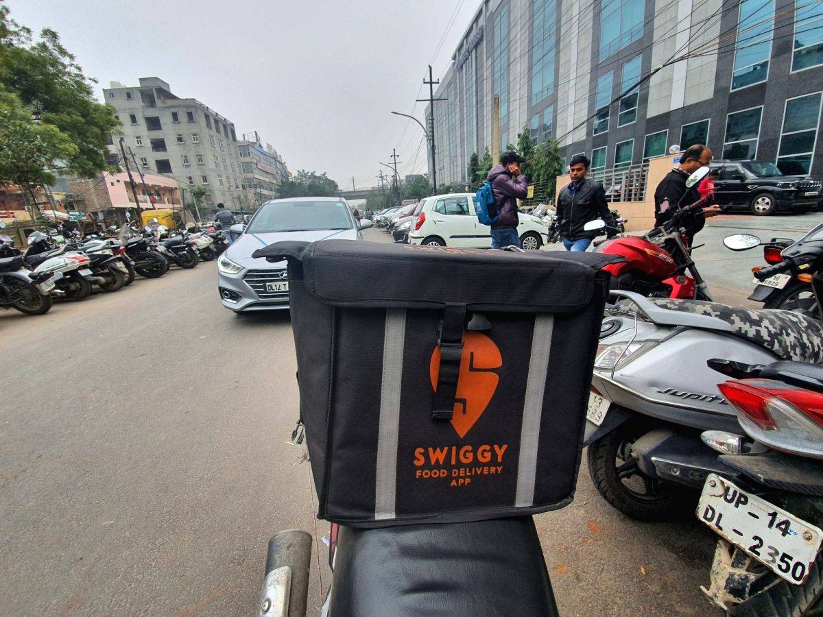 Swiggy raises $700 mn to boost quick grocery delivery biz - Vimarsana News