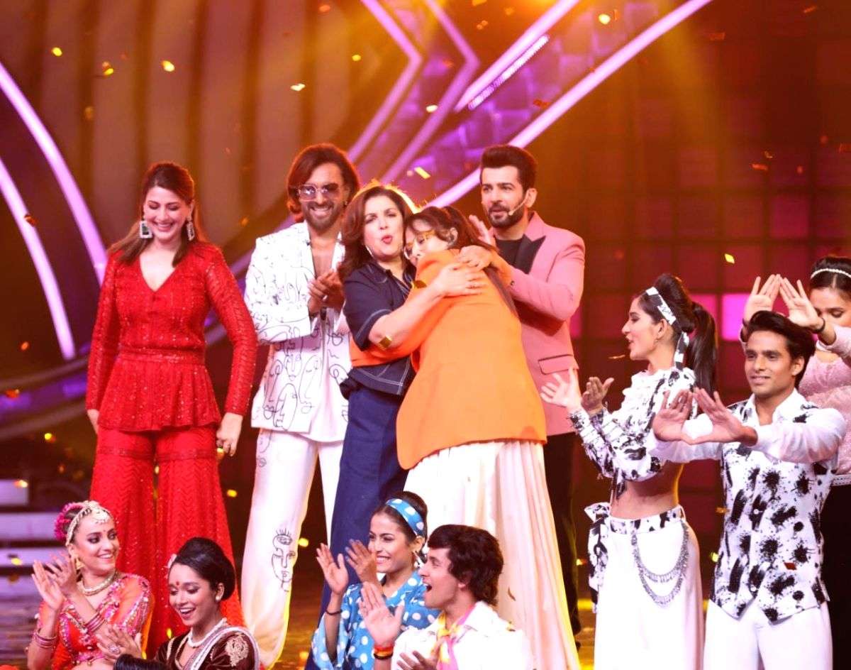 Farah requests Bollywood Art Project's Ranjit Dahiya for an 'Om Shanti Om' mural - Vimarsana News
