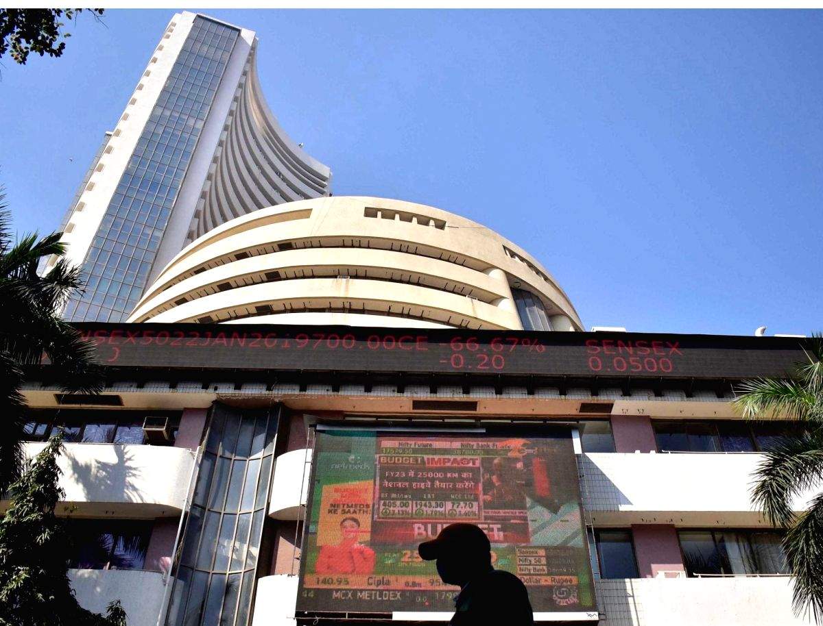 Sensex falls 732 points on profit booking - Vimarsana News