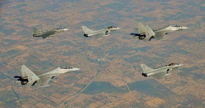 Flying Rafales, Tejas and Su-30, Indian and French pilots step up war games in Rajasthan - Vimarsana News