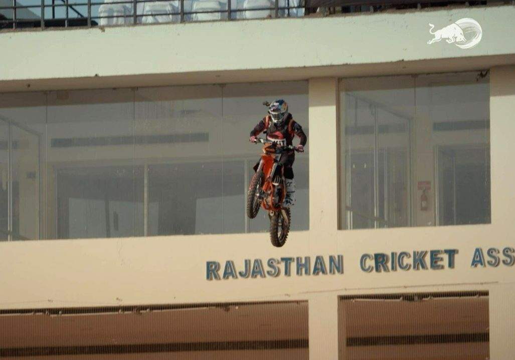 FMX legend Robbie jumps off a building to present new jersey to RR players - Vimarsana News