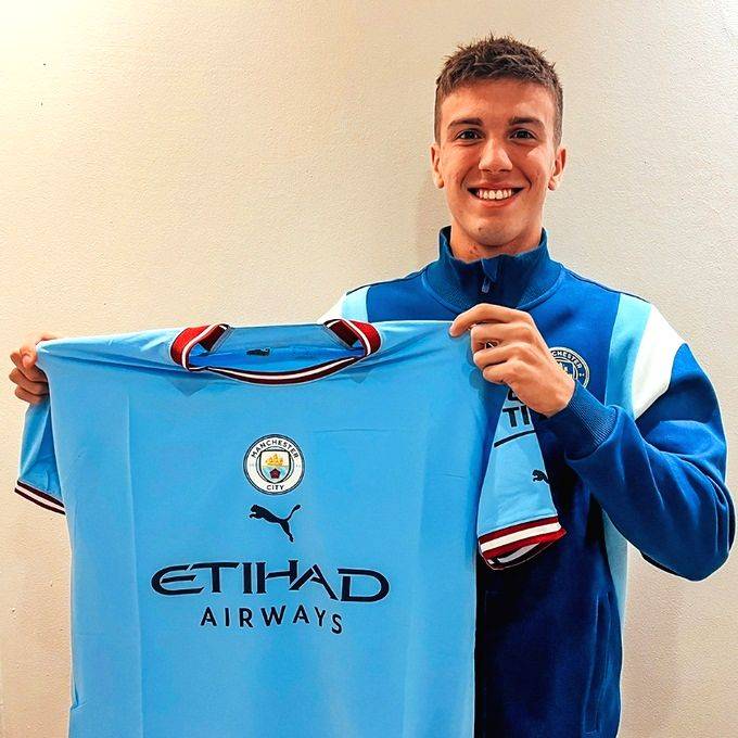 Football transfers: Manchester City sign Argentinian starlet Perrone from Velez - Vimarsana News