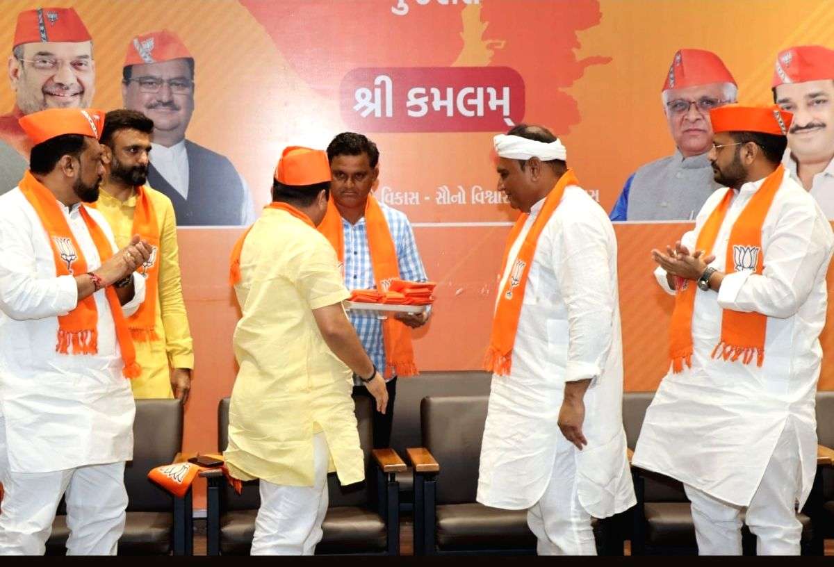 Former Gujarat Cong MLA Ribadiya joins BJP - Vimarsana News
