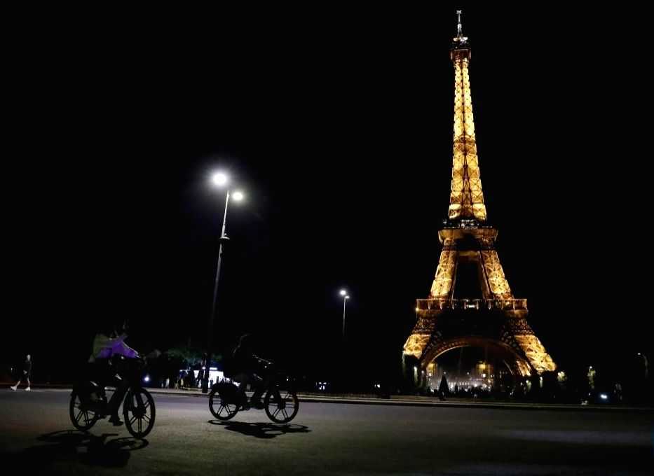 French energy sobriety plan to switch off Paris monuments at night - Vimarsana News