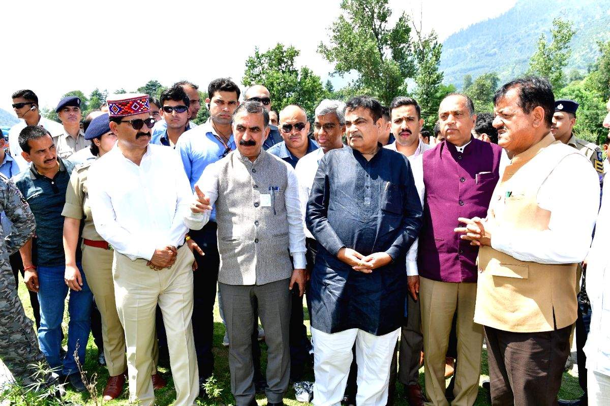 Gadkari announces Rs 400 crore for restoration of roads in Himachal - Vimarsana News