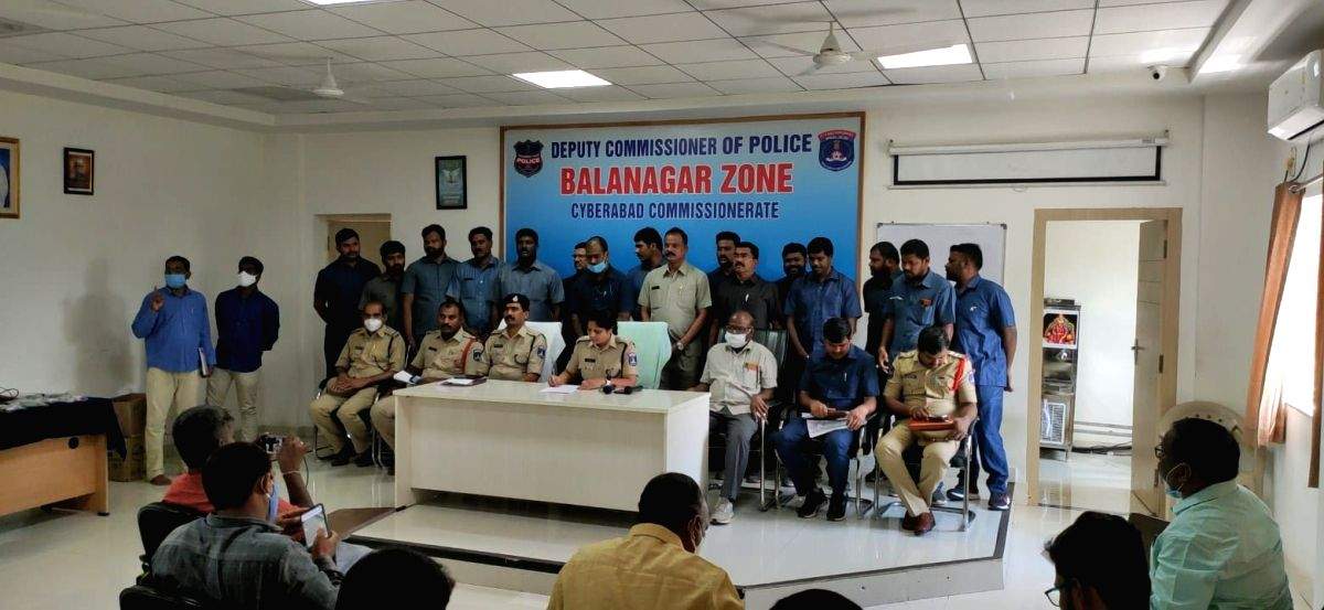 Inter-state gang cheating customers at petrol pumps busted by Cyberabad police - Vimarsana News