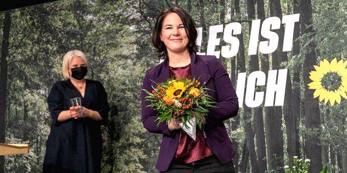 German Chancellor candidate says husband will mind the kids if she wins - Vimarsana News