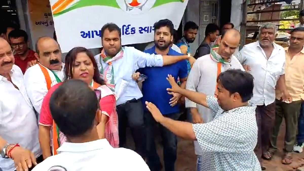 Gujarat Cong leader's sons held for assaulting mediapersons, released on bail - Vimarsana News