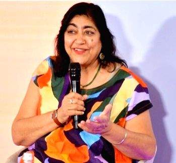 Gurinder Chadha to make 'A Christmas Carol' adaptation on 'refugee-hating' Indian Scrooge - Vimarsana News