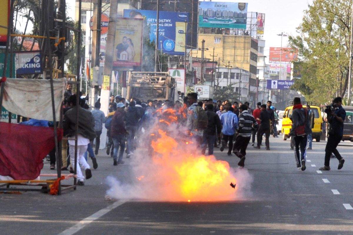 25 injured in violent Assam clash after discovery of teen's mutilated body - Vimarsana News