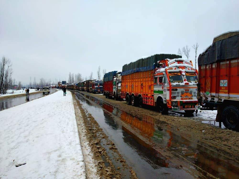J&K chief secy reviews traffic scenario on Srinagar-Jammu NH - Vimarsana News