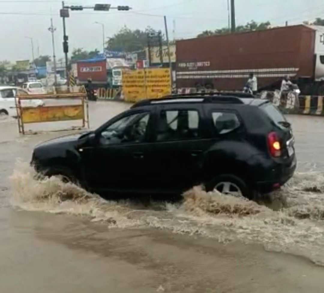 Gurugram: Heavy rain leads to waterlogging in several areas - Vimarsana News