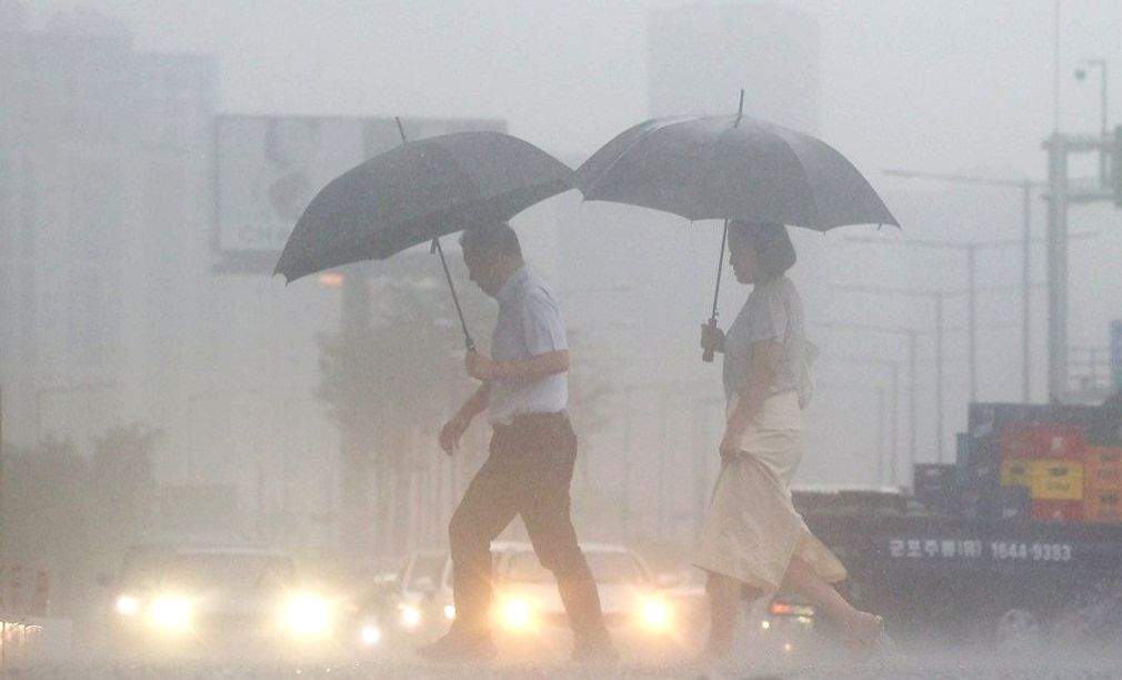 Heavy rain pounds S.Korea, more downpours expected - Vimarsana News