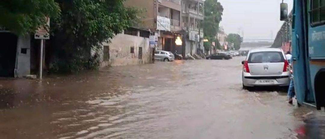 Heavy rainfall affects normal life in Gurugram - Vimarsana News