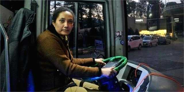 Himachal roadways woman bus driver breaks barriers! - Vimarsana News