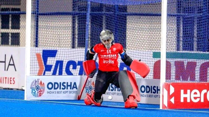 Hockey India congratulates captain Savita, Nikki Pradhan on milestone matches - Vimarsana News