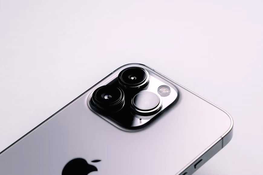 iPhone now accounts for more than half of all smartphones in US: Report - Vimarsana News