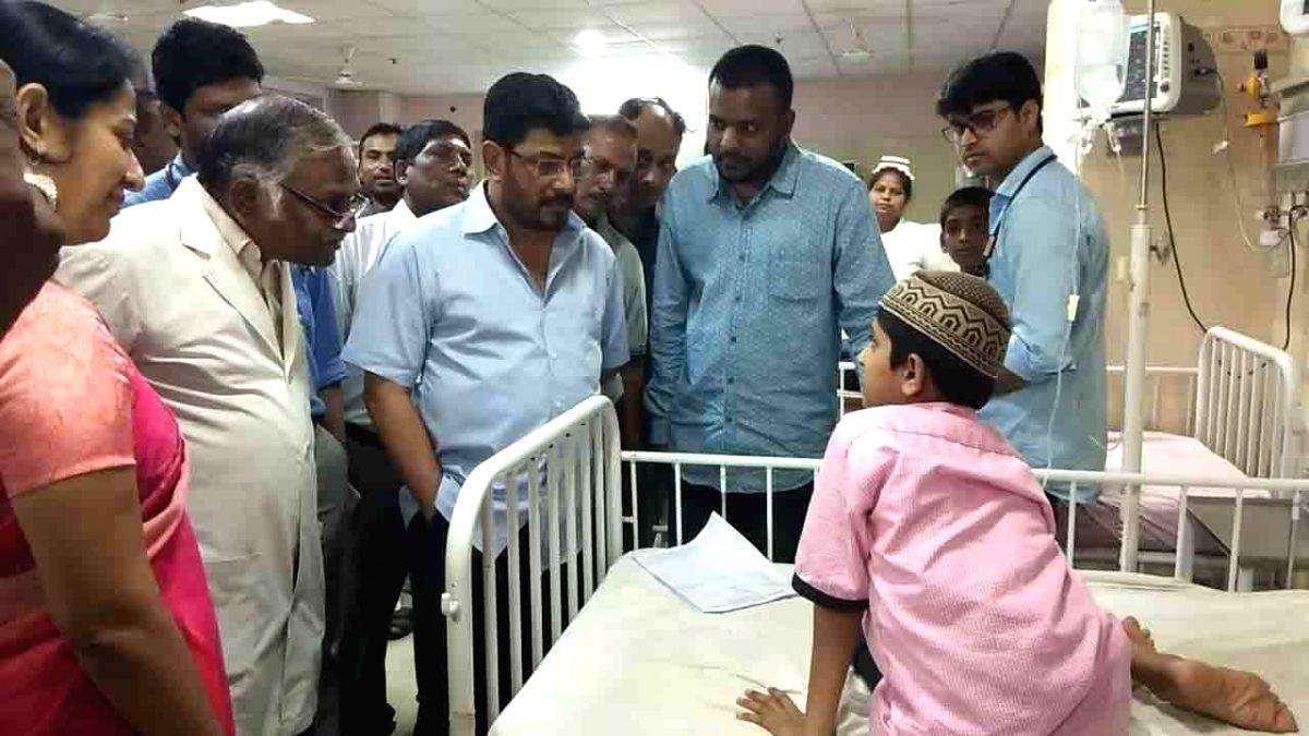 78 students of pvt varsity in Lucknow fall ill after having hostel food - Vimarsana News