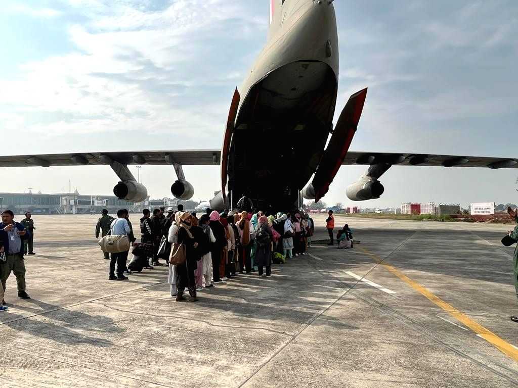 IAF airlifts 388 citizens from Jammu to Leh - Vimarsana News