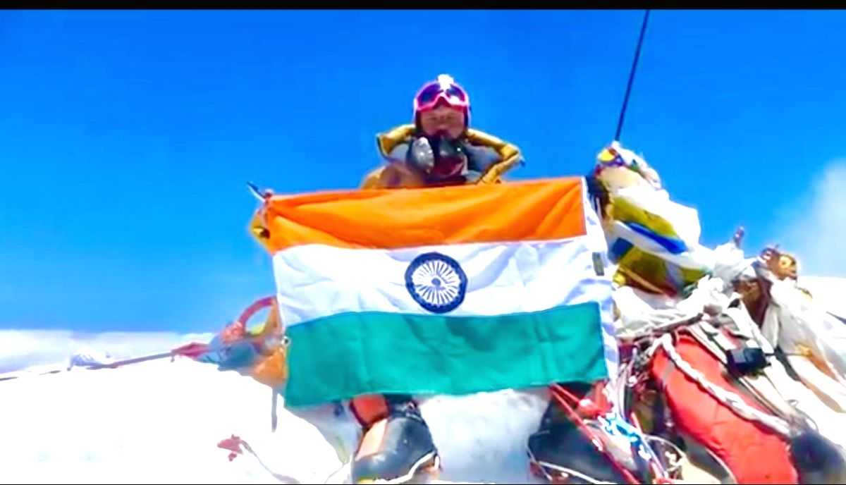 IAF officer dedicates Everest climb to unsung freedom fighters - Vimarsana News