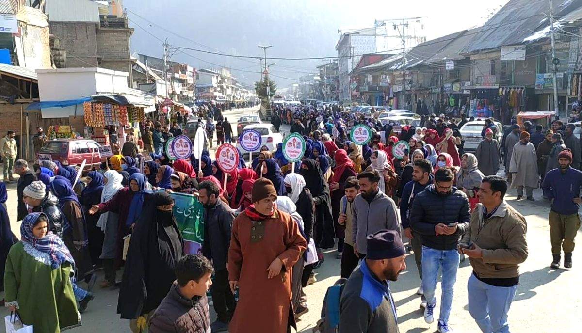 In freezing Kupwara, Pune medico leads women's march to 'Save the Girl Child' - Vimarsana News