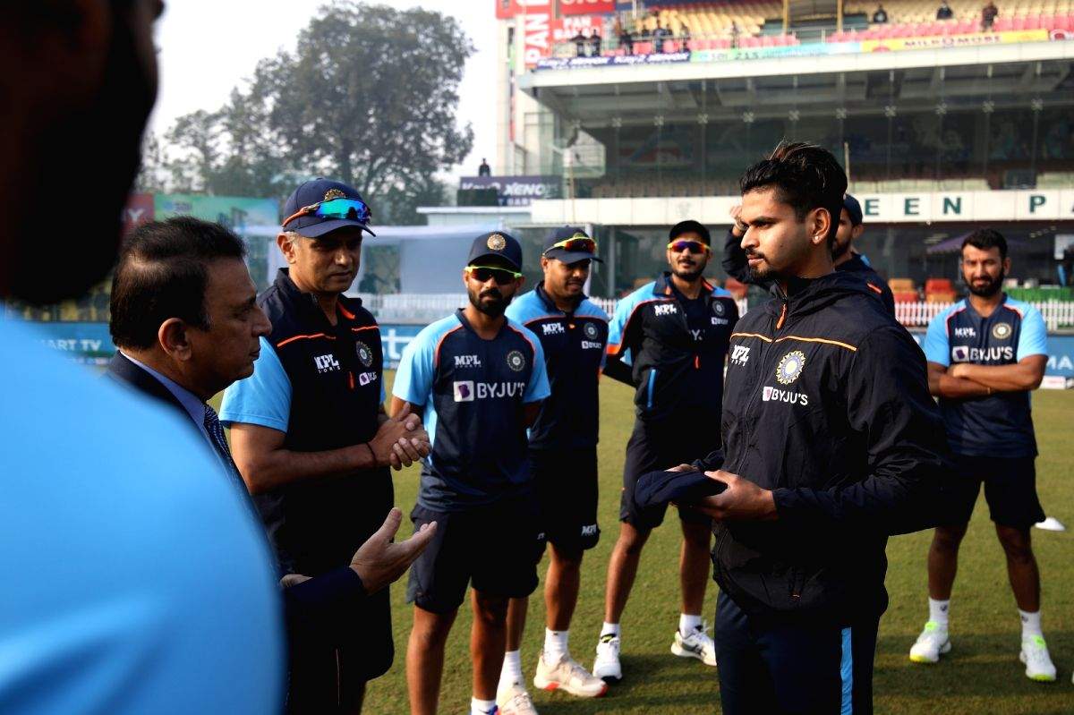 IND vs NZ: Iyer kisses maiden Test cap after receiving it from Gavaskar - Vimarsana News