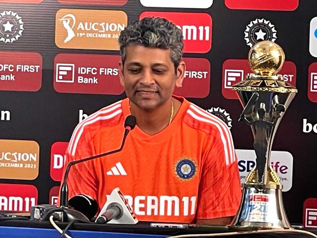 IND-W v ENG-W: Head coach Muzumdar set for baptism by fire in England, Australia series - Vimarsana News
