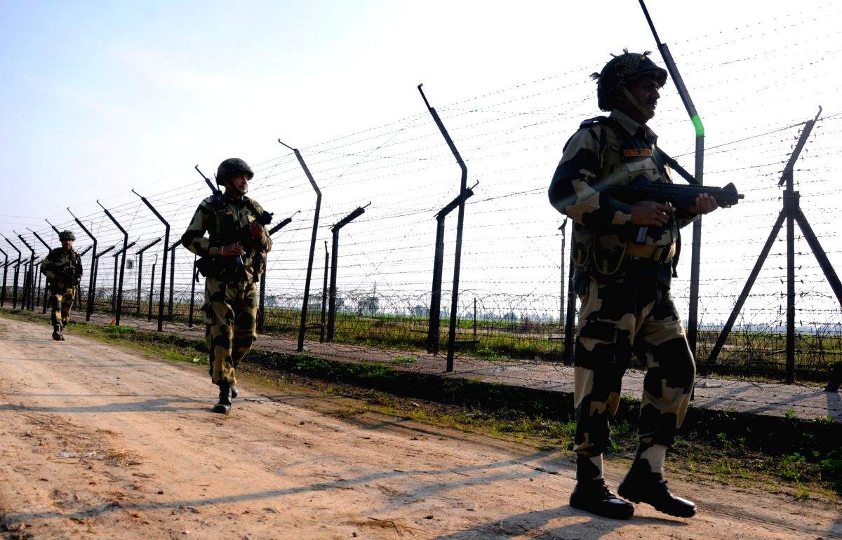BSF shoots Pak intruder in Punjab's Firozepur Sector - Vimarsana News